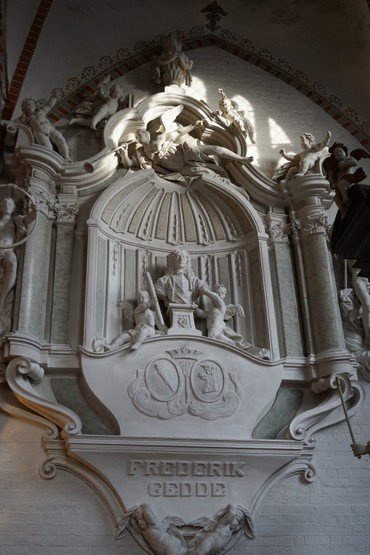 Et billede af Frederik Geddes epitafium i koret