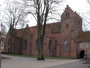 Et billede af nordsiden af Sankt Hans Kirke